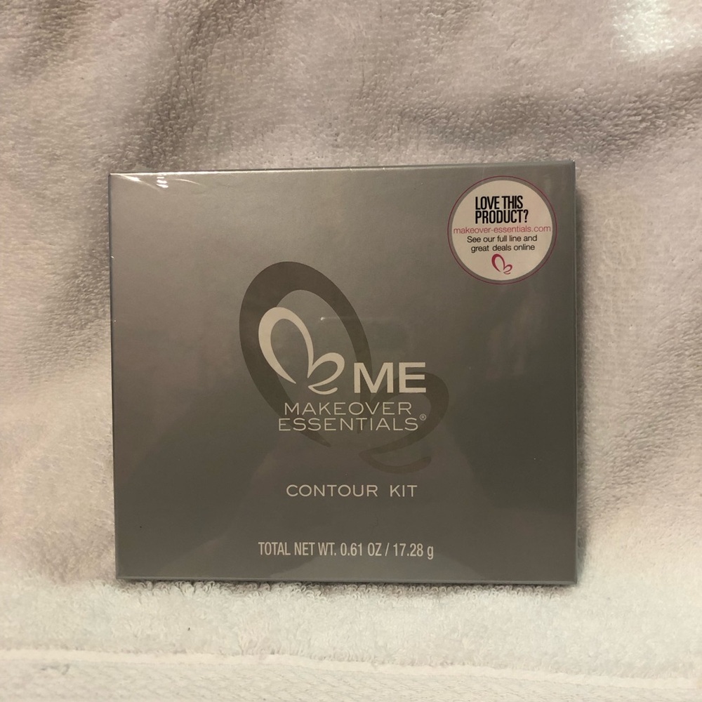 ME Makeover Essentials contour kit unopened
